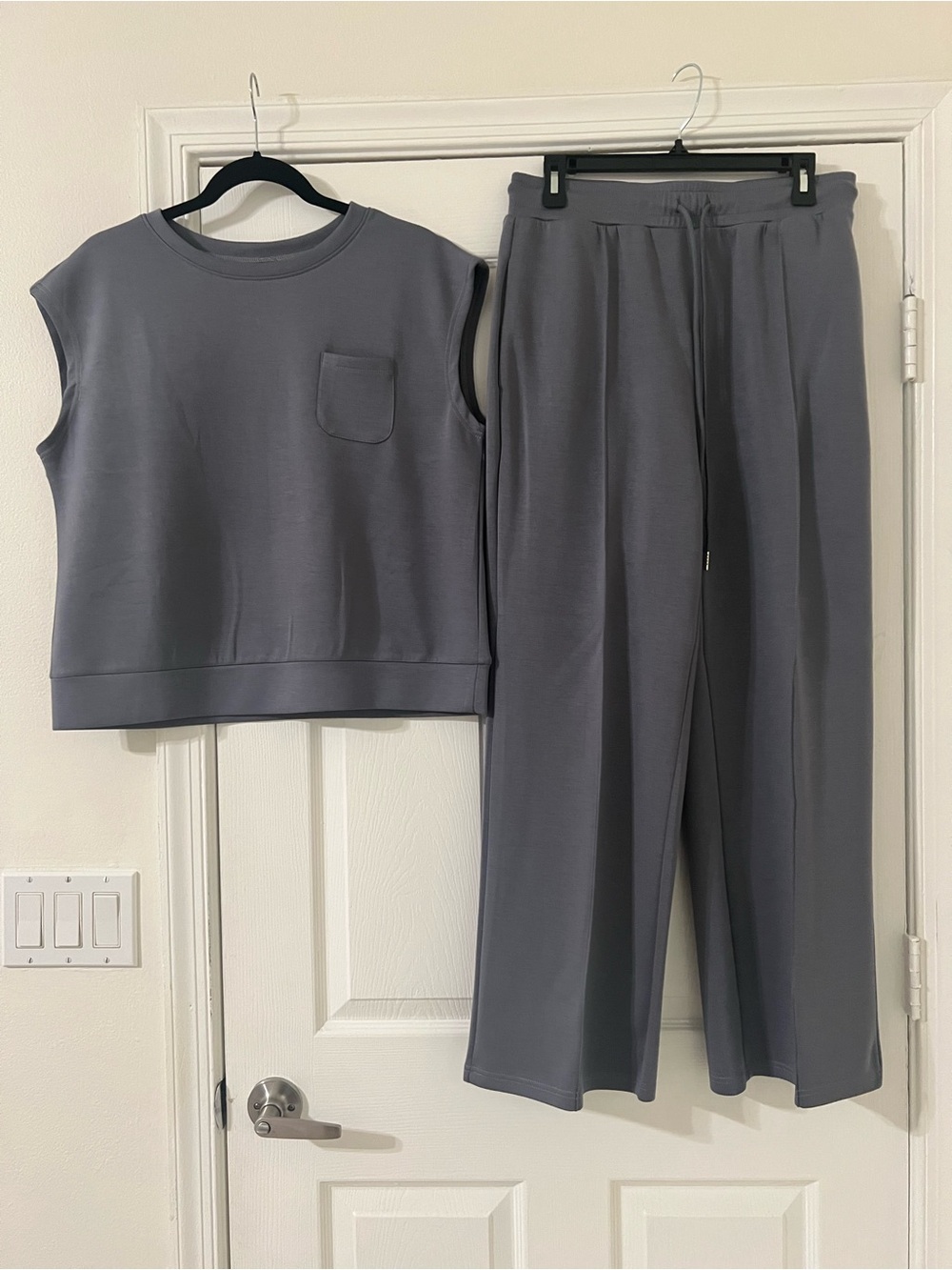 Sleeveless Pocket Top & Wide-Leg Pants Set - Charcoal Gray